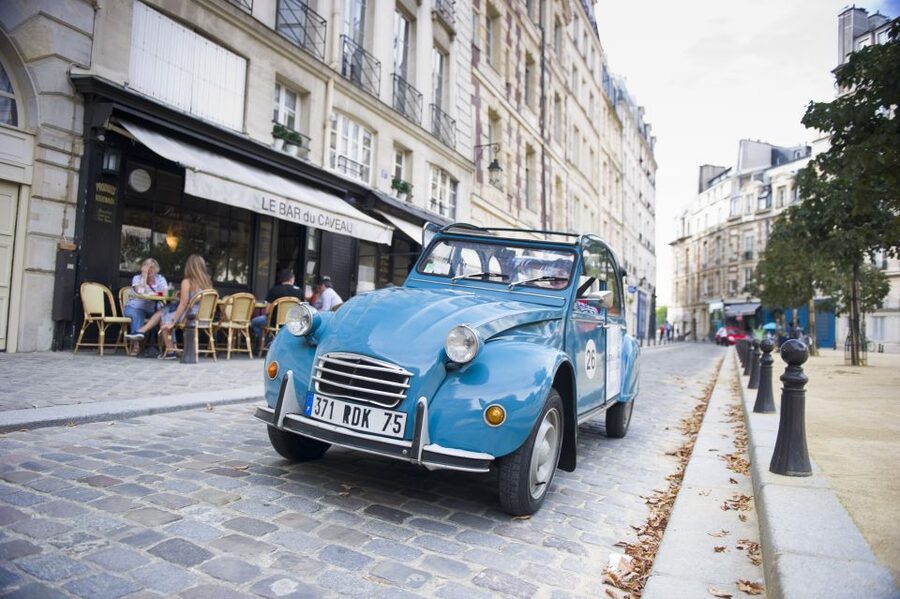 Paris: Private Sightseeing Tour in Citroën 2CV - Climbing into a Citroën 2CV, and why it changes how Paris feels