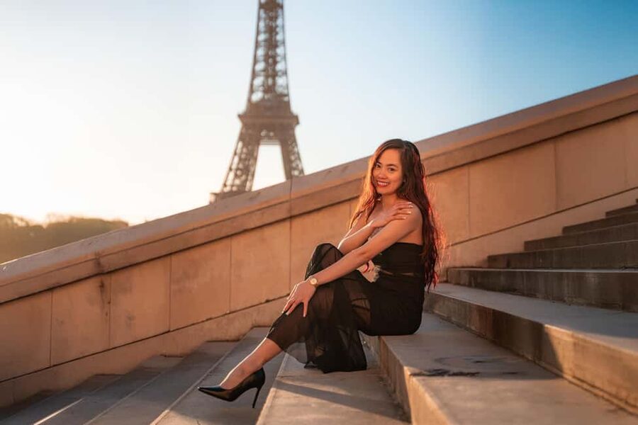 Paris: Professional Photoshoot with the Eiffel Tower - The Posing Help That Makes the Difference