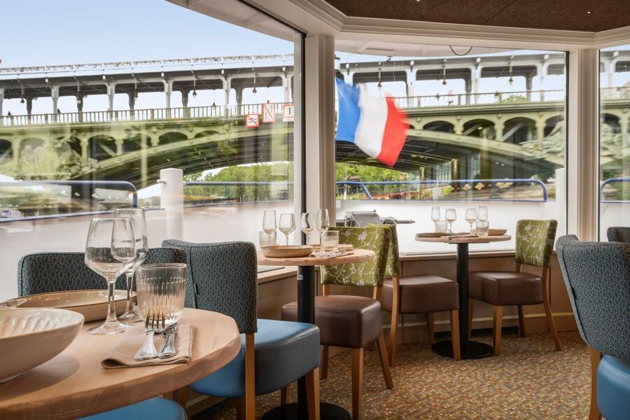Paris: Romantic Cruise with 3-course Dinner on Seine River - Price and Value: Is $94 a Good Deal?