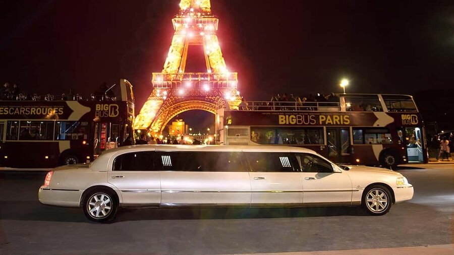 Paris: Romantic Limousine Tour - Louvre and Notre-Dame Pass-By: Fast Sight, Less Fuss