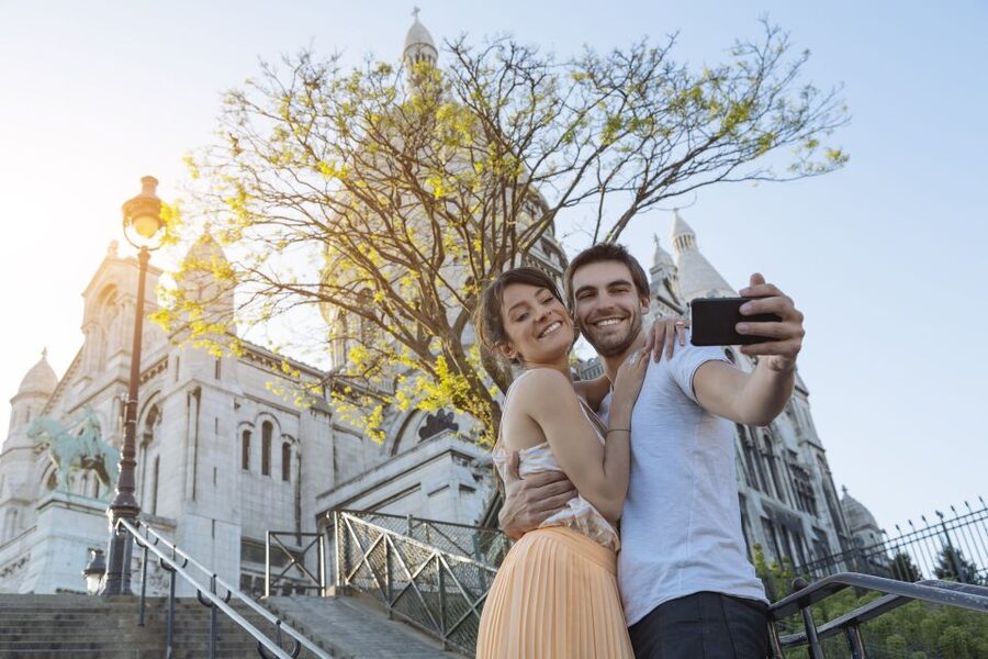 Paris: Sacré-Coeur and Montmartre Tour with Expert Guide - Montmartre feels different for a reason, and the guide helps you see why