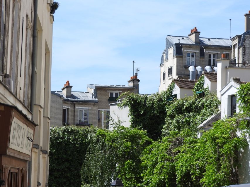 Paris: Sacré-Coeur and Montmartre Tour with Expert Guide - Guide style matters: the Portuguese experience, plus examples like Lara and Carlos