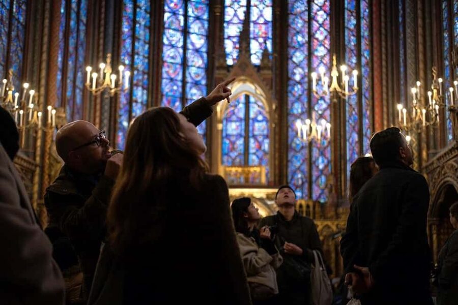 Paris: Sainte-Chapelle, Conciergerie, Notre Dame Guided Tour - Pacing, group size, and what it feels like to walk the island