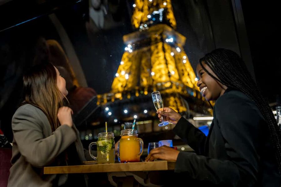 Paris: Seine River Champagne Dinner Cruise with Live Music - The cruise route, stop by stop: what you’ll actually see