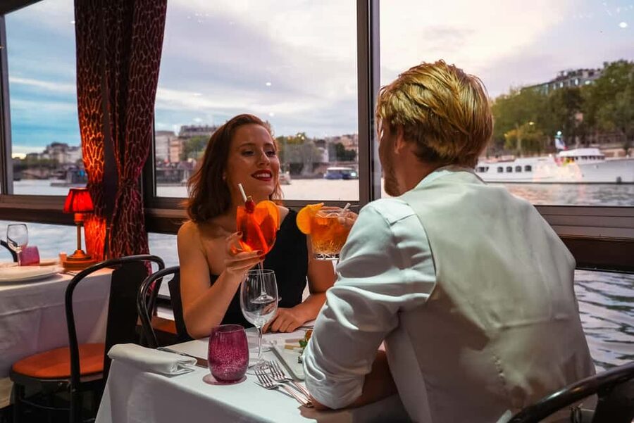 Paris: Seine River Cruise with 3-Course Dinner & Live Music - The 3-course dinner: what you’ll actually taste and where Maxim fits in