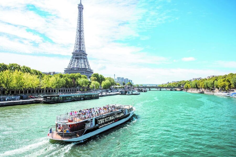 Paris: Seine River Cruise with a Live Guide - Price and value: about $24 for a lot of Paris in one hour