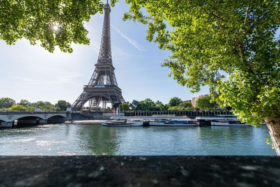 Paris: Seine River Cruise with a Live Guide - Who should book this Seine cruise