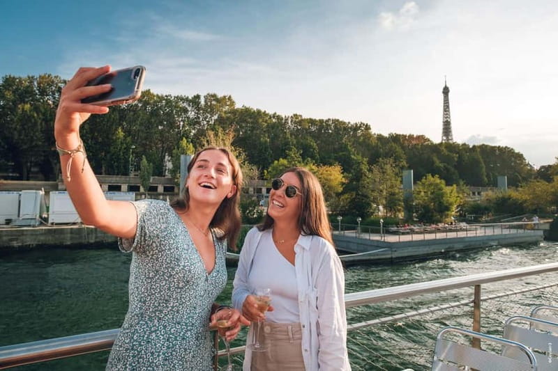 Paris: Seine River Cruise with a Live Guide - FAQ