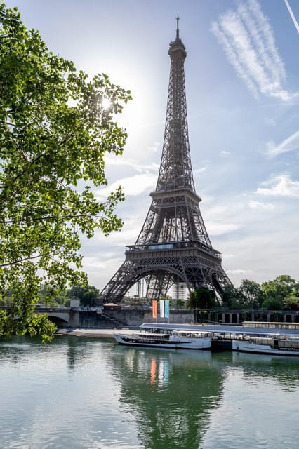 Paris: Seine River Cruise with Champagne from Eiffel Tower - Champagne on board: how to time it so it actually feels special