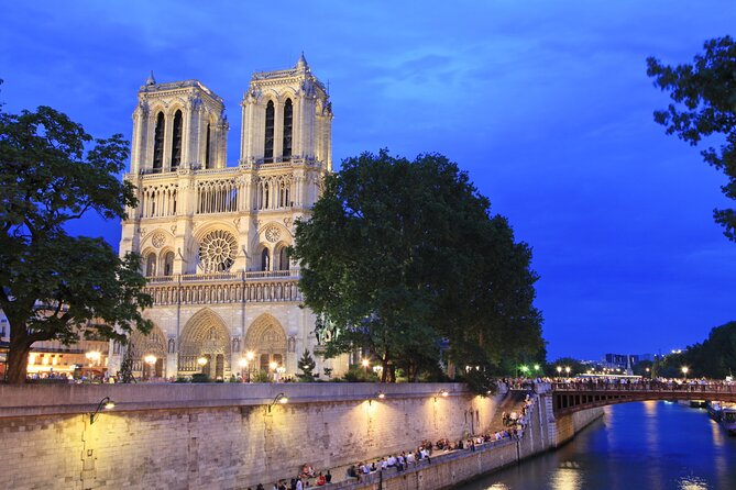 Paris Seine River Dinner Cruise with Champagne and Window Seating - Boarding, meeting point, and arrival tips that save stress