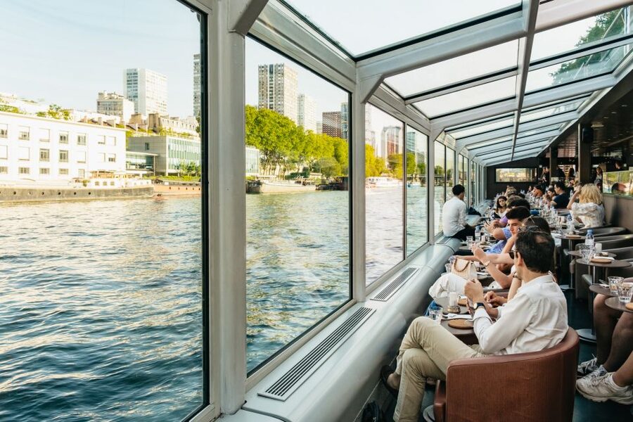 Paris: Seine River Panoramic Views Dinner Cruise - The Cocotte-Style Dinner: What the Meal Feels Like