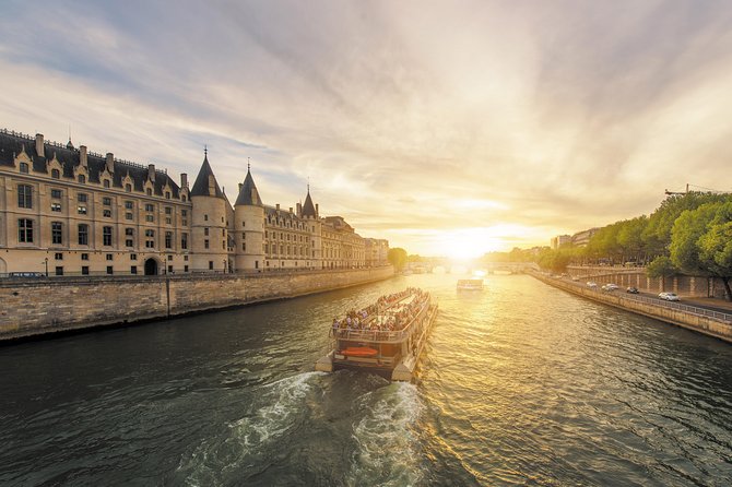 Paris Seine River Sightseeing Cruise with Commentary by Bateaux Parisiens - The Musée d’Orsay area, Pont Neuf sculptures, and riverfront Notre-Dame