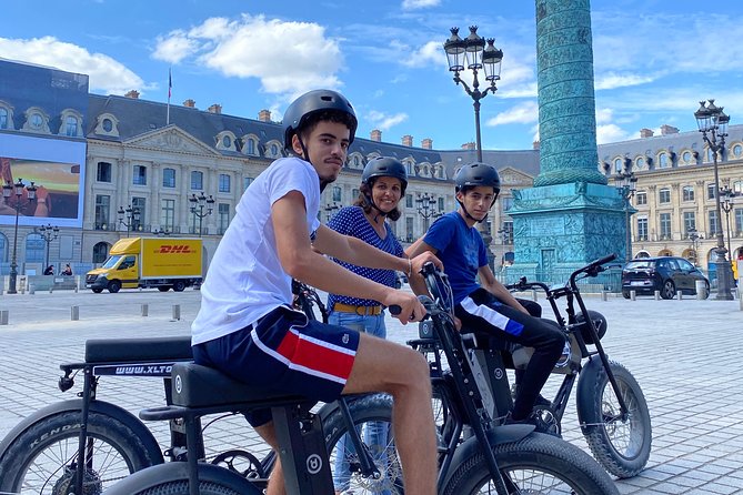 Paris Sightseeing Family Friendly Guided Electric Bike Tour - Louvre Palace area and Pont des Arts: photo moments that do not eat your day