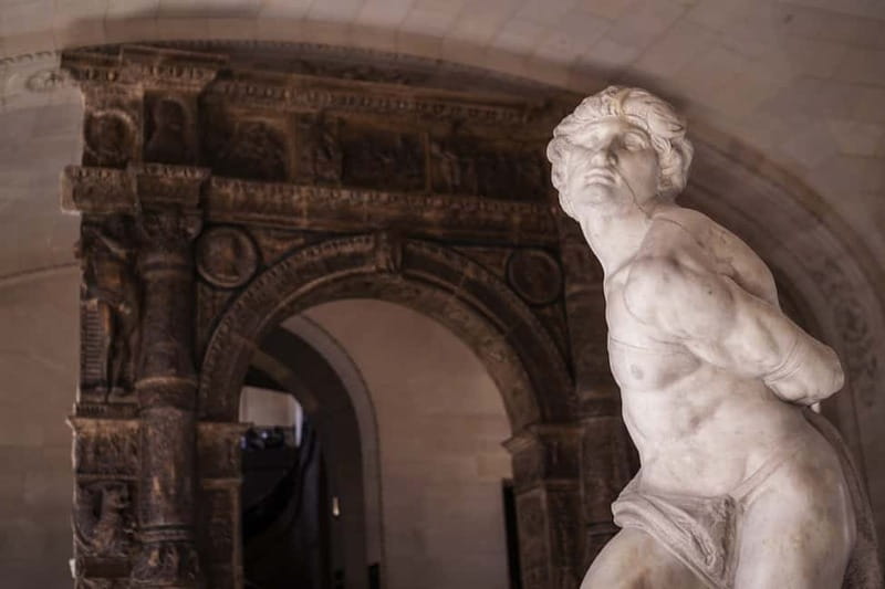Paris: Skip-the-Line Louvre Highlights Tour with Mona Lisa - Group Size at 9:30 AM: When Small Feels Better