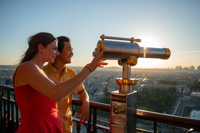 Paris Tour with Lunch at the Eiffel Tower and Seine River Cruise - Meeting at Place de Sydney: Quick Start, Clear Location, Small Group