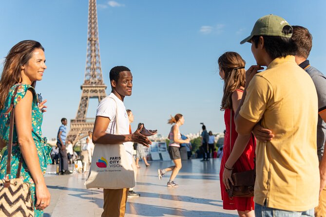 Paris Tour with Lunch at the Eiffel Tower and Seine River Cruise - The Coach Tour: Seeing Arc de Triomphe to Trocadéro With Downloadable Audio