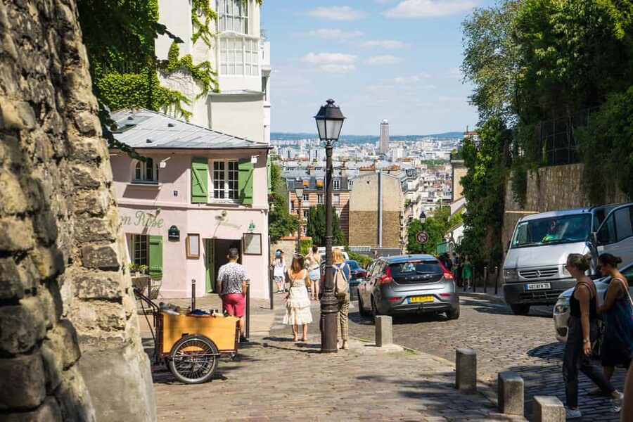Paris: Walking Tour of Montmartre - Moulin Rouge photo stop: cabaret glamour with extra backstory
