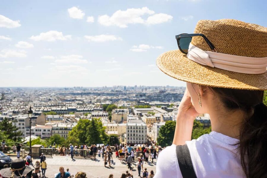 Paris: Walking Tour of Montmartre - The guide makes the difference, and the tone is consistent