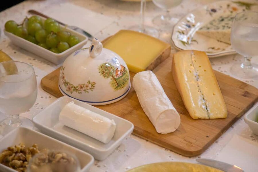 Paris: Wine and Cheese Tasting with a Chef Sommelier - Chef Alex’s tasting rhythm: games that train your palate
