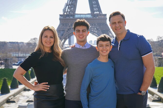 Photo Session in Paris - Photographer at the Eiffel Tower - Eiffel Tower photos, guided like you actually want them