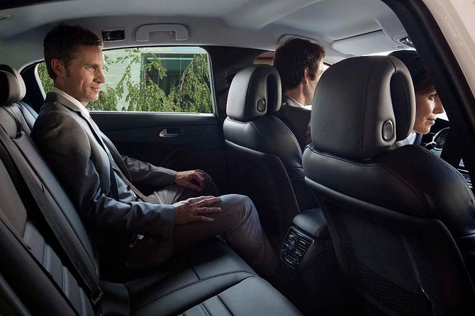 Private Paris Airport Arrival Transfer – CDG & ORLY Airports - The ride you actually get: vehicle size, comfort, and luggage reality