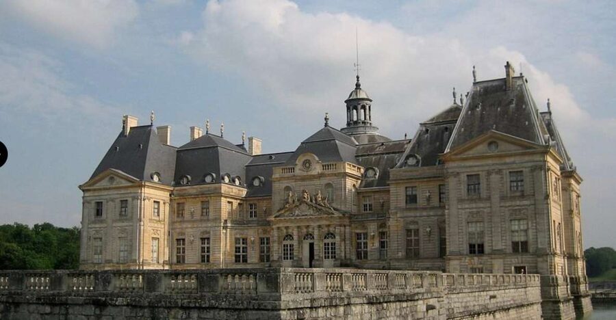 Private tour: Chateaux de Vaux le Vicomte & Fontainebleau - Château de Fontainebleau: royal rooms and Napoleon’s Throne