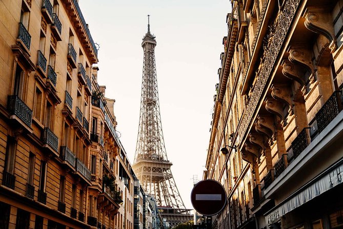 PRIVATE TOUR: Highlights & Hidden Gems of Paris With Locals - A 360-degree rooftop view: small stop, big payoff