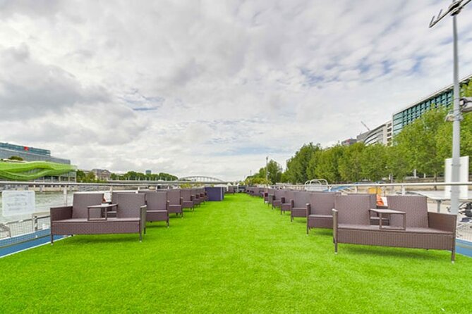 Seine River Dinner Cruise with Live Singer by VIP Yacht de Paris - Key things to know before you board VIP Yacht de Paris