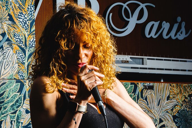 Seine River Dinner Cruise with Live Singer by VIP Yacht de Paris - Why a Seine dinner cruise works so well in Paris