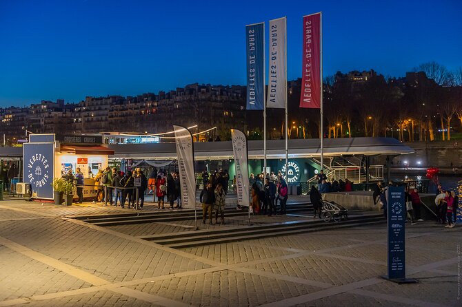 Seine River Evening Cruise with Music (Drink Options) - How the music and audio guide set the tone