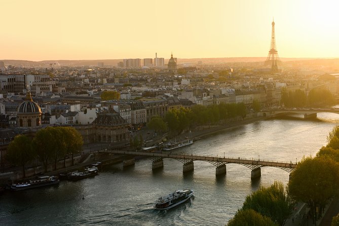 Seine River Guided Cruise by Vedettes de Paris - Where to meet at Port de Suffren, and how the experience flows