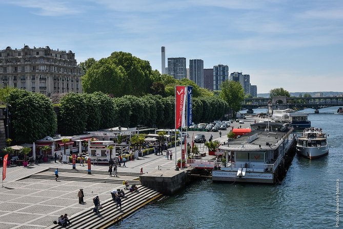 Seine River Guided Cruise by Vedettes de Paris - Outdoor vs indoor seating: hearing the facts and getting photos