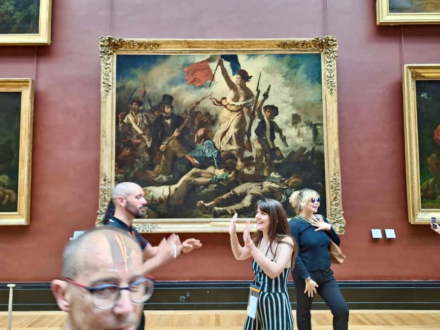 Skip-the-Line Louvre Museum Tour with Artist - Meet at Le Kiosque des noctambules, then head straight into the Louvre