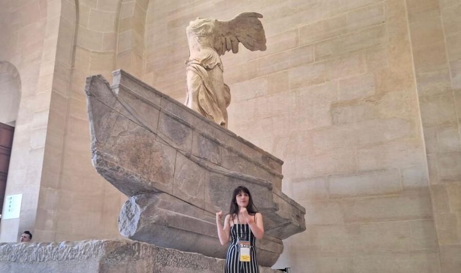 Skip-the-Line Louvre Museum Tour with Artist - What the small group means for hearing, asking, and learning