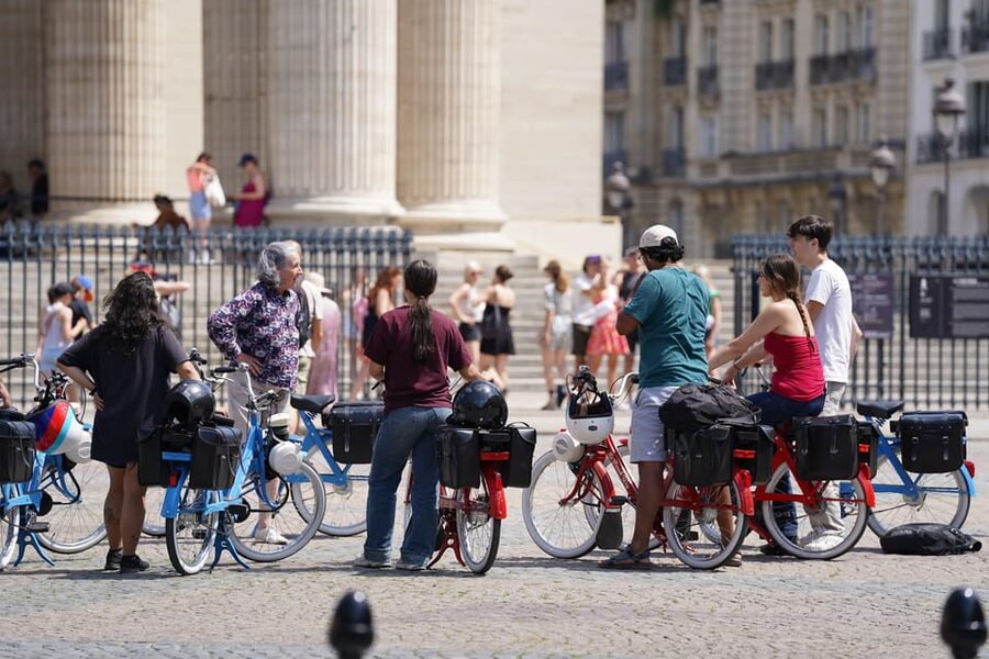 Solex Guided Tour of Intellectual Paris - Riding the Seine riverbanks, UNESCO listed, and what to watch for