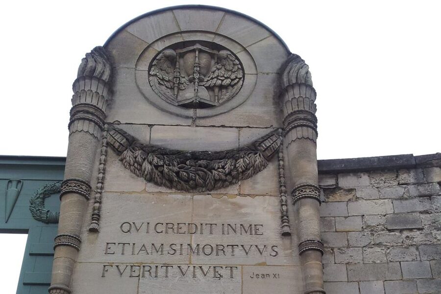 The Père Lachaise Cemetery: Guided 2-Hour Small-Group Tour - The big-name graves you will want on your list