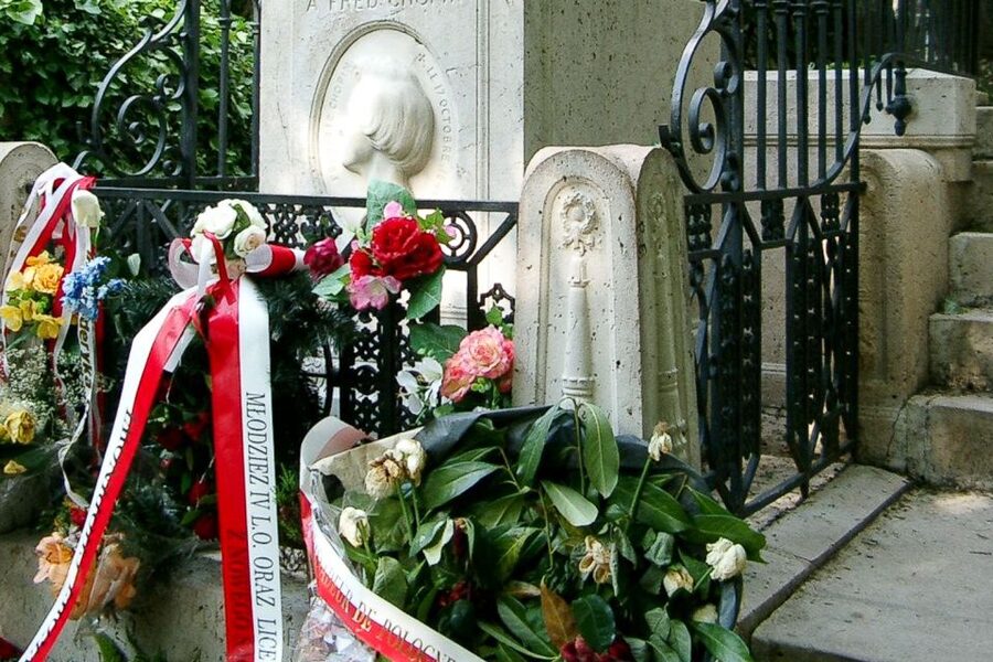 The Père Lachaise Cemetery: Guided 2-Hour Small-Group Tour - Chopin and Jim Morrison: why these names are so memorable