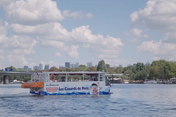 Tours of Paris and the Hauts-de-Seine in an Amphibious Bus - The on-board experience: how the guides change the whole trip