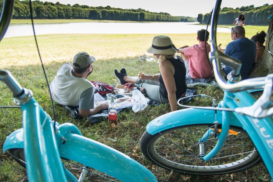 Versailles Bike Tour with Palace & Queen Farm Entrance - The Versailles farmers market picnic: your lunch plan, your choices