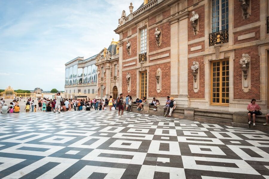 Versailles Bike Tour with Palace & Queen Farm Entrance - Meeting point in Paris, and how the start stays smooth
