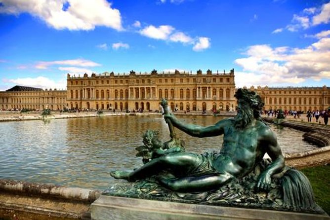 Versailles Château and Gardens Walking Tour from Paris by Train - Two Hours in the Gardens: How to See a Massive Place Without Getting Lost