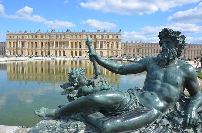 Versailles Domain Audio Guided Half Day Tour from Paris - Small group, big site: what the max 30 travelers changes