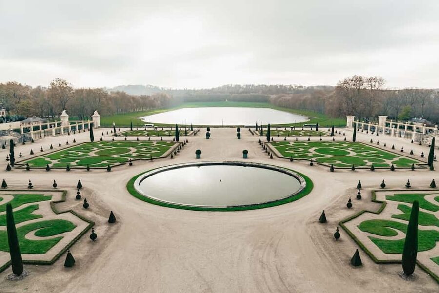 Versailles: Entry ticket & Private Apartments VIP Tour - Private apartments at Versailles, the rooms you normally cannot reach