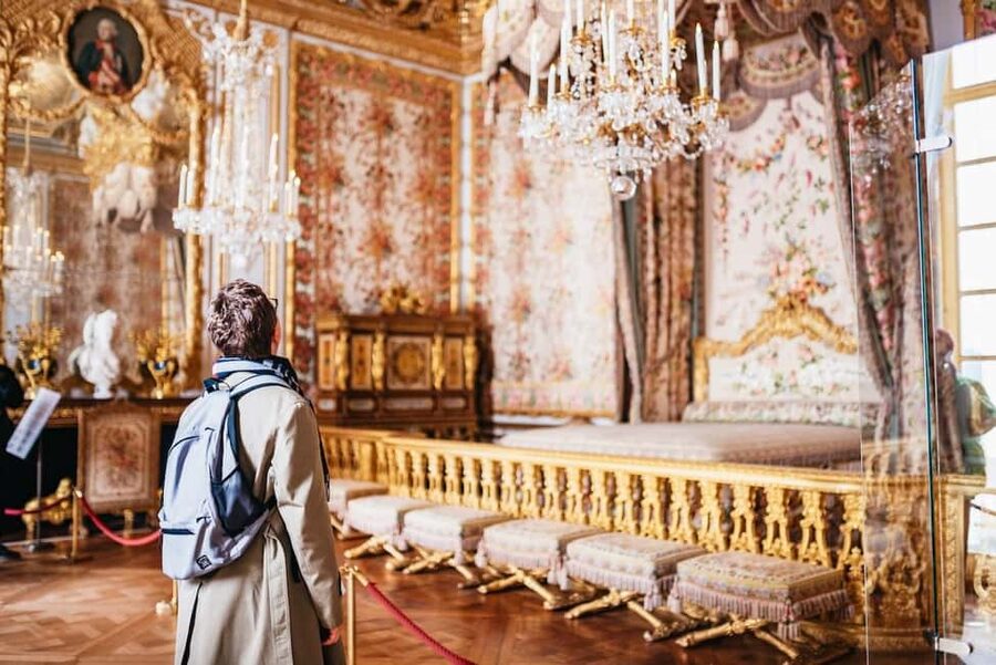 Versailles: Entry ticket & Private Apartments VIP Tour - Priority entry and finding your guide at Ailes des Ministres Nord
