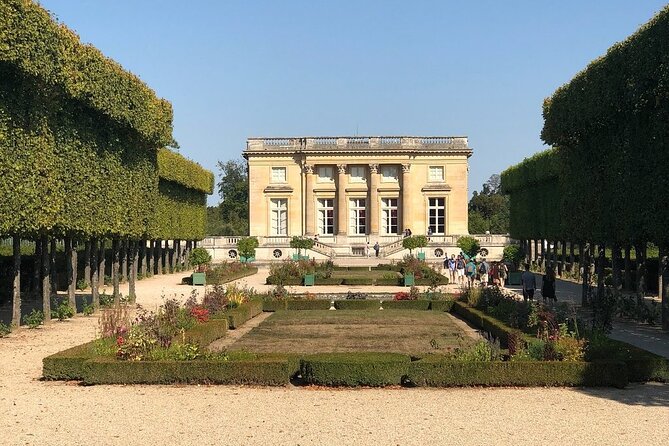 Versailles Full Tour: Palace, Gardens & Marie-Antoinette’s Estate - Marie-Antoinette’s Estate: Petit Trianon and Queen’s Hamlet