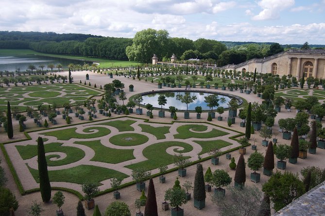 Versailles Palace and Gardens Tour by Train from Paris - Versailles Gardens and Fountain Shows: Plan Around the Schedule