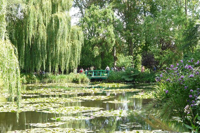 Versailles Palace and Giverny Monet House Visit with Lunch - Clos Normand and the Japanese bridge: your best photo stop