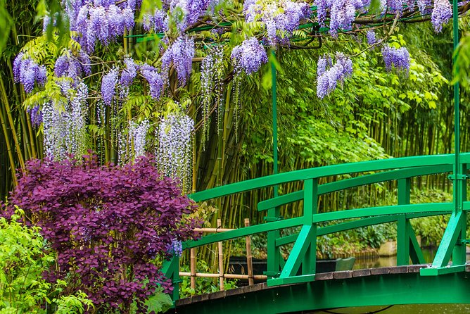 Versailles Palace and Giverny Monet House Visit with Lunch - Versailles Gardens and the Musical Fountains show timing
