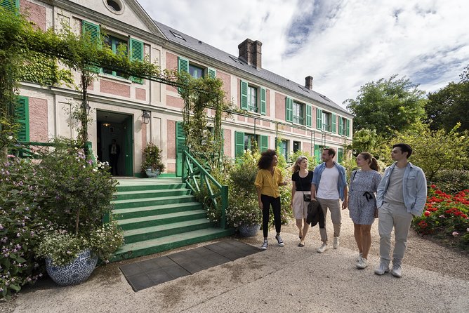 Versailles Palace and Giverny Monet House Visit with Lunch - Priority tickets and the crowd factor: what you will want to expect