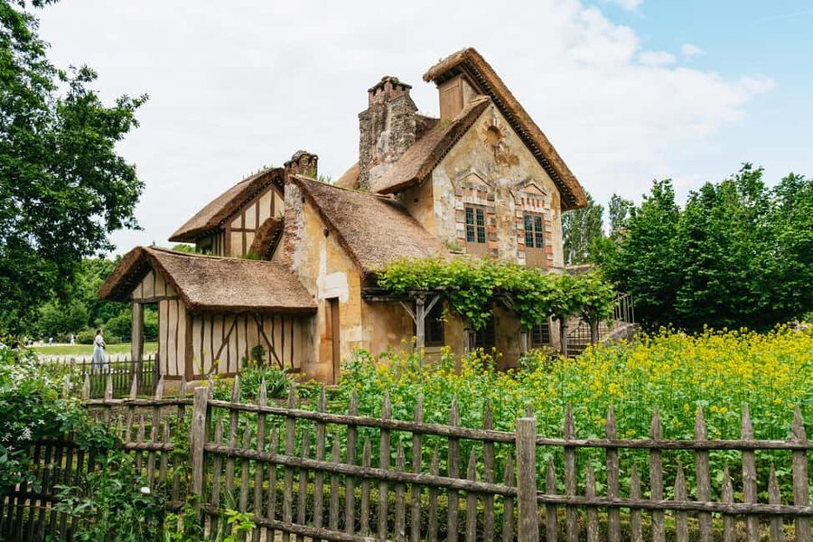 Versailles: Palace, Gardens & Marie Antoinette’s Estate Tour - Key things that make this Versailles tour a smart pick